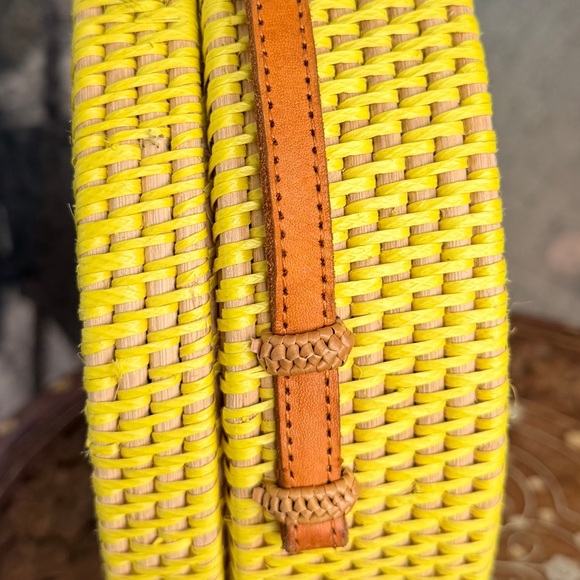 Street Level Yellow Woven Round Crossbody Bag Excellent Condition - Picture 13 of 13